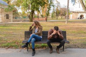Couples introvertis-extravertis : apprendre à gérer les tensions